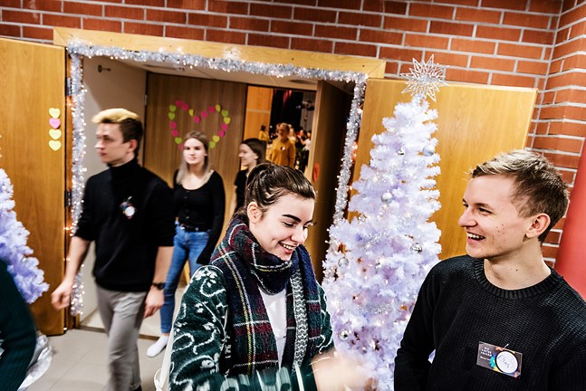 De vänner man får under Midvinterveckan blir som en familj, säger Elias Kackur och Miranda Ahlbäck.