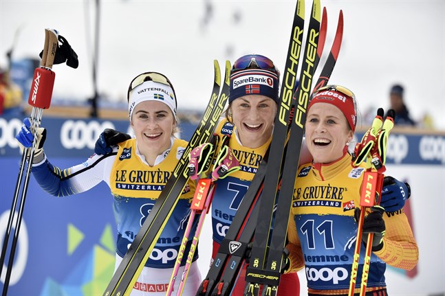 Ebba Andersson, Astrid Uhrenholdt Jacobsen och Katharina Hennig tog hand om tätplaceringarna i dagens masstart i klassisk stil i Tour de Ski.