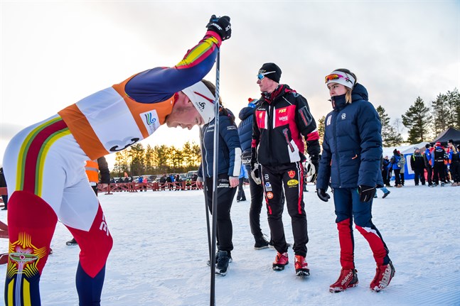 Viljam Knif, Tommy Haglund och Rebecca Sandnäs konstaterar att farten räckte till en andra plats.