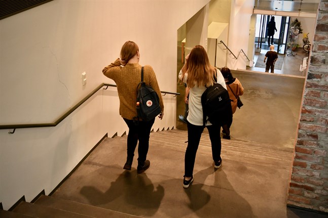 Hela 70 procent av finländarna vill att religionsundervisningen i grundskolan ska förnyas.