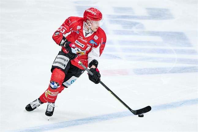 Turo Asplund är en av två Sport-spelare som missar kvällens match på grund av avstängning.