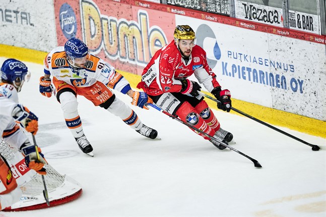 Chris DeSousas starka spel i FM-ligan ser ut att ta honom till KHL.