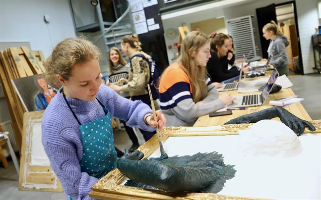 De som valt bildkonst som tillval har gott om konst i skolan. Resten får nöja sig med en kurs i respektive konstämne.