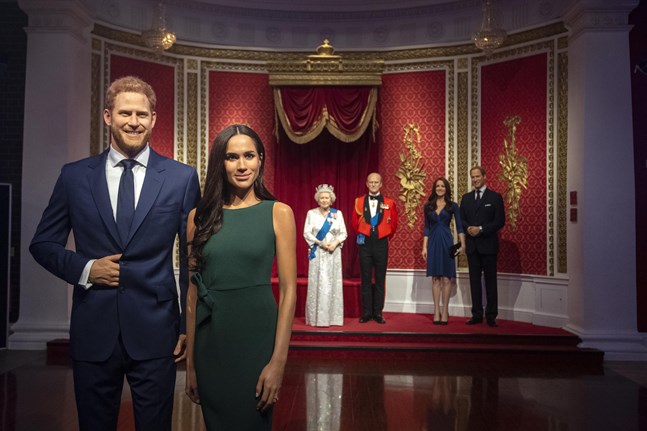 Vaxfigurerna av Harry och Meghan får inte längre stå bredvid resten av kungafamiljen på Madame Tussauds.