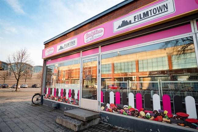 Folk hyr inte längre filmer från videouthyrningsfirmorna och därför har sifforna stadigt blivit mer röda också för Filmtown i Karleby.