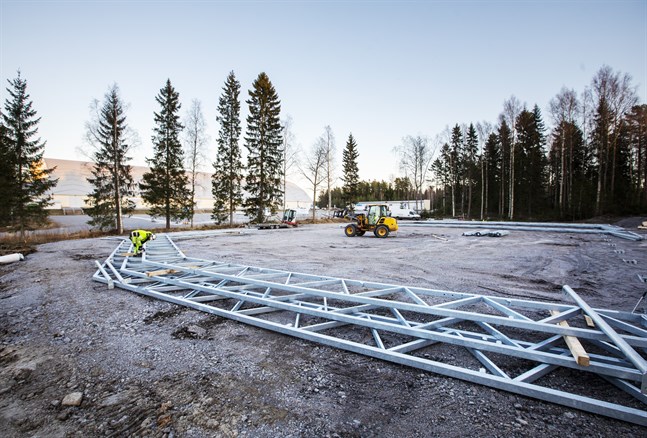 Det kommer att gå snabbt då arbetet väl sätter igång. Planen är att det ska spelas padel i hallen inom en snar framtid.