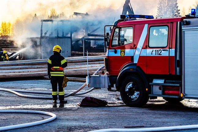 Kommunstyrelsen i Kronoby får på måndag en muntlig redogörelse om fredagens brand vid Påras. En utvärdering ska också göras, säger tf kommundirektör Ulf Stenman.