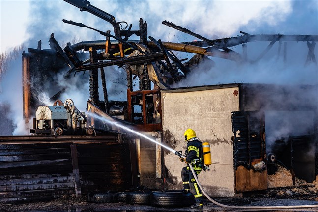 Brand vid Påras stolpfabrik i Kronoby. 10.1.2020.