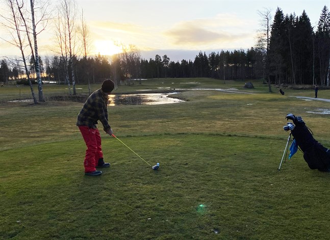 Jonas Käld var en av söndagens deltagare. Här på utslagsplatsen vid fjärde hålet.