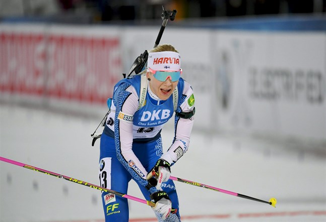 Kaisa Mäkäräinen tog en överlägsen seger i Oberhof, trots att hon var tävlingens äldsta deltagare.
