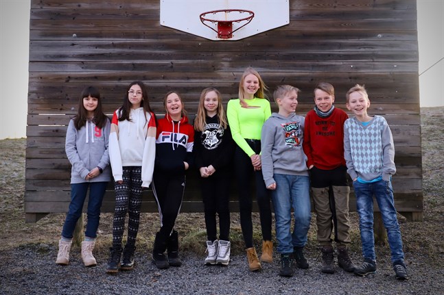 Känner du igen planket? Det är här Hajbo Mix-avsnitten med Amila Vardo, Lejla Beganovic, Felicia Nyståhl, Mathilda Aspbäck, Emma Långström, Jakob Blomqvist, Hampus Stangrund och Isak Lindholm börjar.