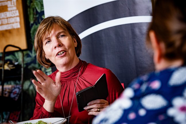 Anna-Maja Henrikssons kalender är fullbokad. Som justitieminister och partiordförande har hon många ansvarsområden.