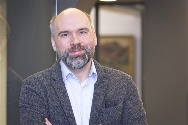 Wilhelm Kvist lyssnar själv mycket på radio, men upplever att han får musikkvoten fylld i jobbet. Därför blir det mest nyheter och pratradio i stället.