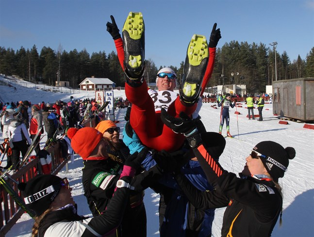 Det blir ingen landskapsstafett på söndag. Bilden är från 2017 då Patrick Kronberg var ankare i Vasas segrarlag.