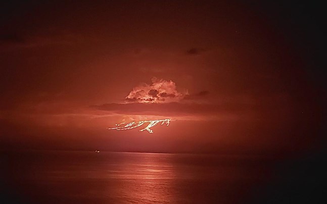 Ett utbrott i vulkanen La Cumbre hotar naturen på Galápagosön Fernandina.