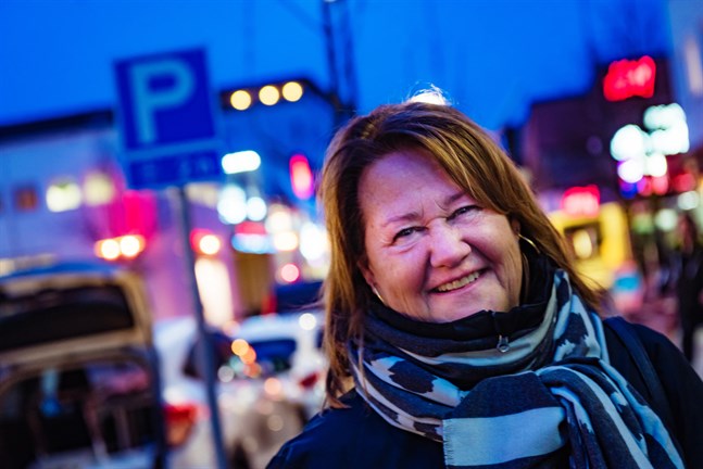 Hanna Niemi tycker att man i hela centrum kunde ha fri parkering i två timmar.