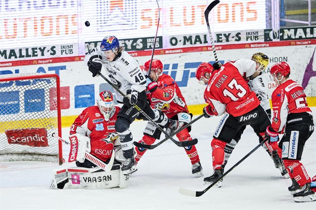 Centern Juuso Pärssinen och hans TPS fick upp farten i tredje perioden.