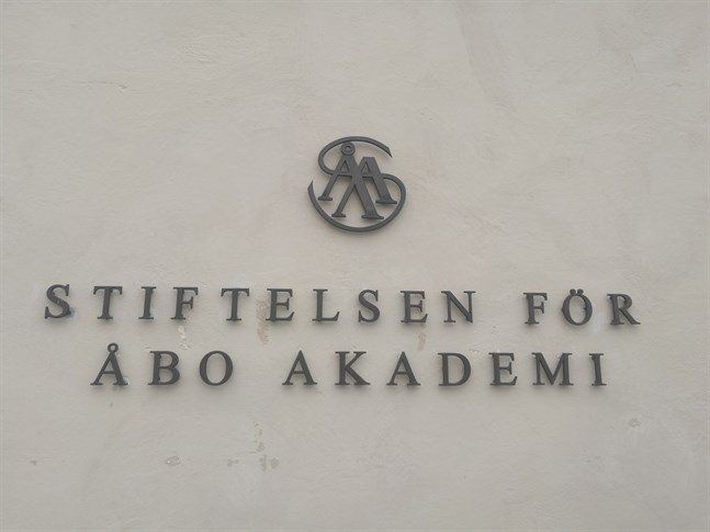 Stiftelsen för Åbo Akademi försöker sälja Rettigs gamla tobaksfabrik i centrala Åbo.
