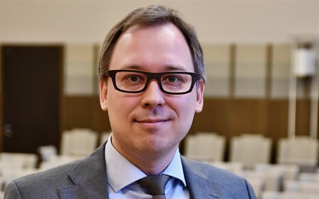 HFD:s kanslichef Emil Waris säger att målet med ändringen är att försnabba behandlingen av besvär och höja kvaliteten på avgörandena.