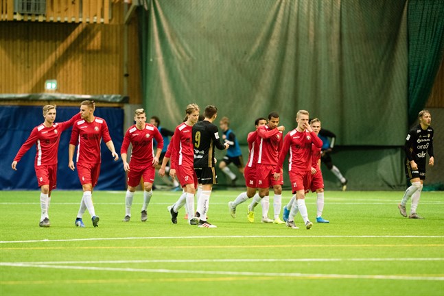 Ett lokalt förankrat Jaro stod upp bra mot SJK.