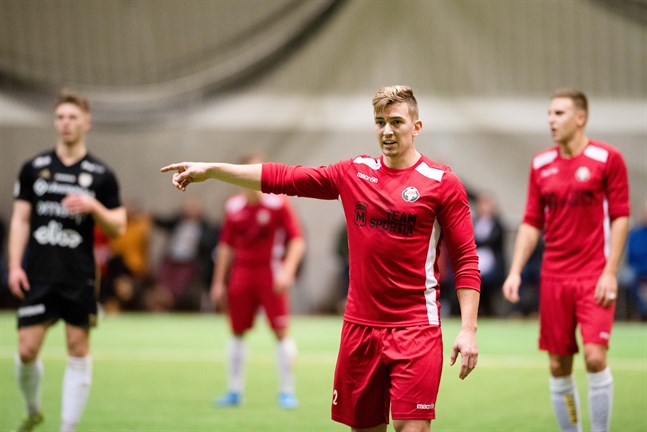 Oskar Sandström skrev på för Jaro.