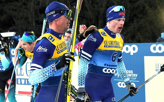 Perttu Hyvärinen blev sjunde och Iivo Niskanen femte i jaktstarten i Tjeckien.
