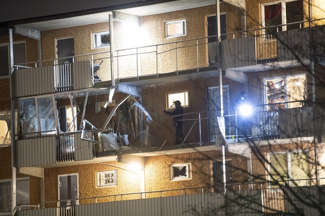 Två explosioner skedde vid flerfamiljshus i Husby natten till tisdagen.