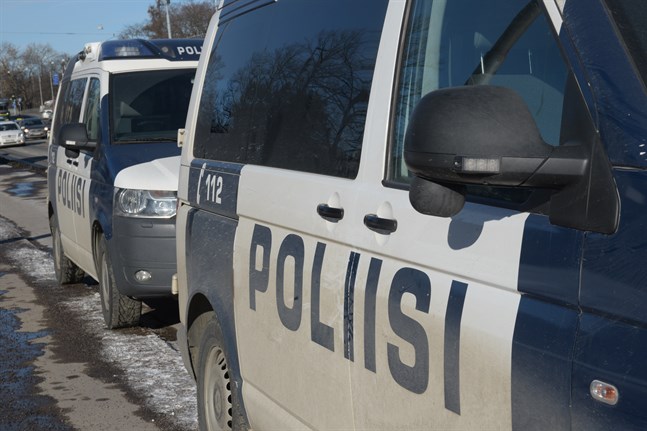 En man omkom efter en våldsam konfrontation med polisen i Helsingfors i november i fjol.