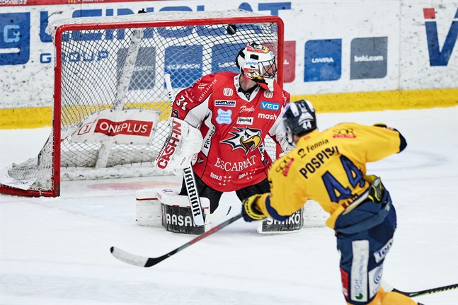 Stefan Stéen gjorde det bra i Sports mål. Men Kristian Pospisils slagskott från nära håll, som innebar 0–3 i boxplay i andra perioden, kunde han inget åt.