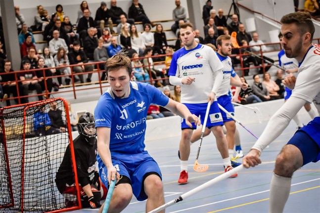 Christoffer Lassander satte 1+3 då Blue Fox gick upp i serieledning.