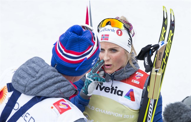 Therese Johaug och de andra norska åkarna hoppas få tävla i Ruka.