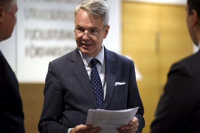 Utrikesminister Pekka Haavisto (Gröna) träffar Abdulkarim Omar, som är den kurdiska administrationens representant i nordöstra Syrien.