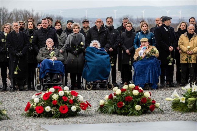 Günter Pappenheim, Eva Fahidi-Pusztai och Heinrich Rotmensch är några av dem som överlevde koncentrationslägret Buchenwald i östra Tyskland. Också där ordnades en minnesceremoni på måndagen.
