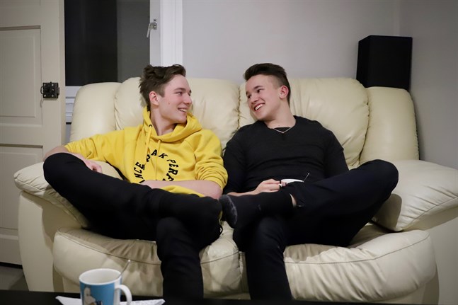 Isak Nyholm och Jesper Finne vill göra något konkret under sin tid i ungdomsfullmäktige. Nu försöker de få till en träff för medlemmar i ungdomsfullmäktige från flera kommuner.
