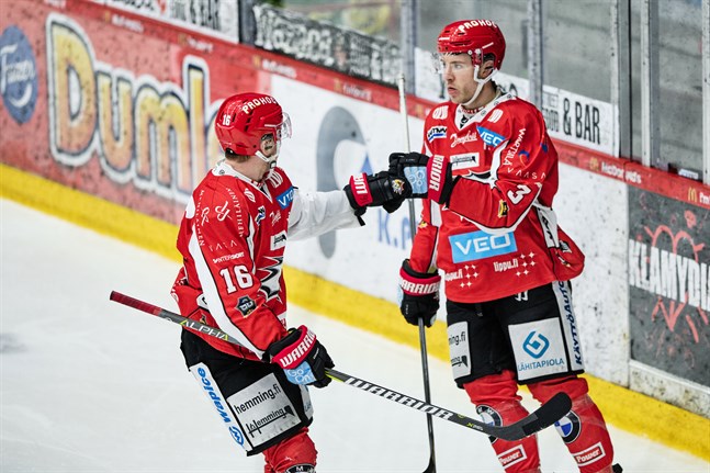 Jesse Paukku (nummer 16) spelade inte i onsdagens hemmamatch mot KalPa på grund av magsjuka. Nu har han repat sig.