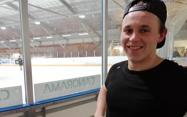 Det var en maxad Max Högnäs som var i farten när Kronan mötte Malax IF på bortaplan. Han ledde laget på både isen och i båset.