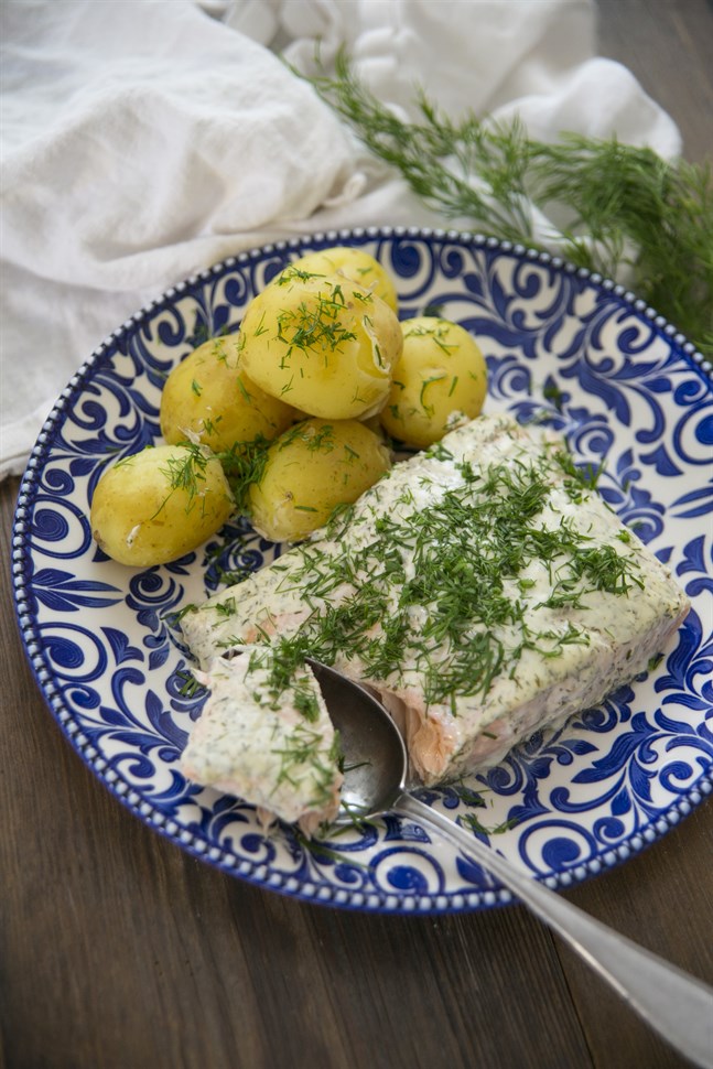 Ugnslax med örtgräddfil är en familjefavorit.