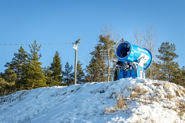 Tanken är att snökanonerna ska köra i full fart i tre dygn framåt.