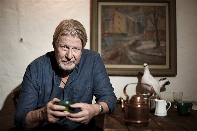 Rolf Lassgård återvänder till rollen som Erik Bäckström.