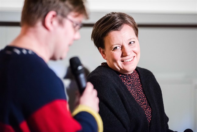 Lena Sågfors har jobbat som bibliotekspedagog sedan 2009 – i Kronoby sedan början av fjolåret. Nu får hon ett specialuppdrag av Seinäjoki stadsbibliotek och Undervisnings- och kulturministeriet.