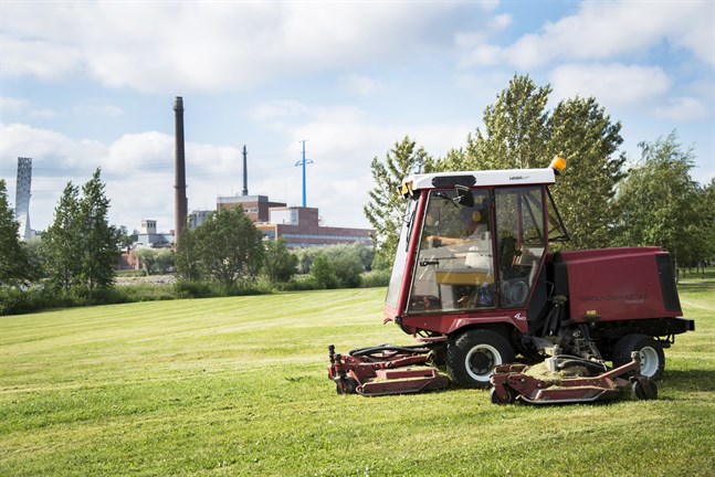 Årets sommarjobb i kommunerna ska sökas de närmaste veckorna.