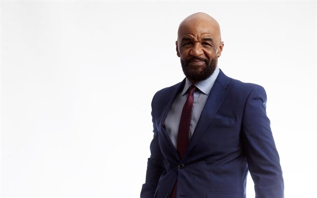 Harold Burr sjöng andra tenor i The Platters under de två år han turnerade med gruppen.