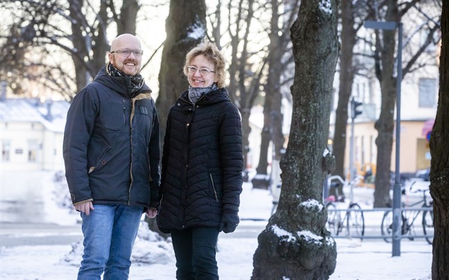 Simon Staffans och Heidi Hummelstedt är två av drivkrafterna bakom serien om medeltida Österbotten.
