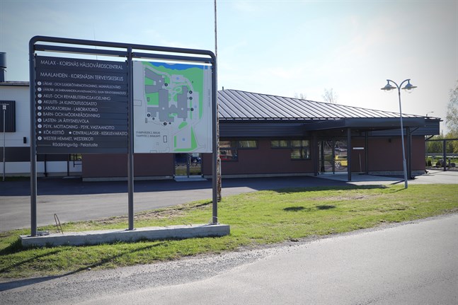 Fyra personer har bekräftats smittade på Malax-Korsnäs hälsovårdscentral, två anställda och två patienter.