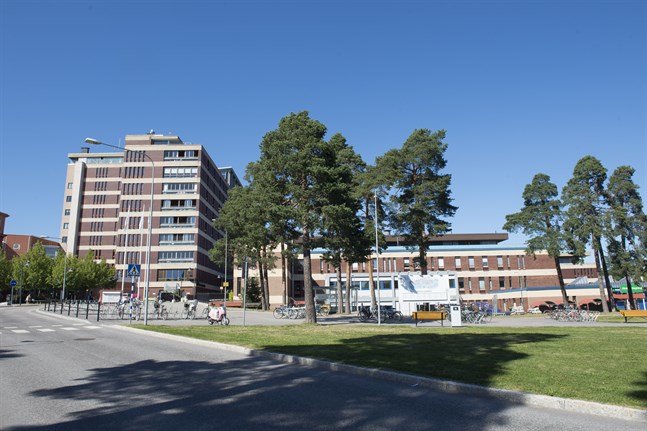 En person har blivit inlagd på infektionskliniken på Gävle sjukhus och testas för coronaviruset.