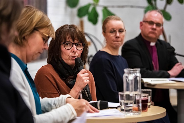 I paneldebatten "En människovärdig flyktingpolitik" deltog (från vänster) Anna-Maja Henriksson, Anne-Marie Rudnäs, Carolin Ahlvik-Harju och Bo-Göran Åstrand.
