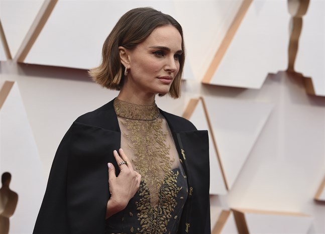 Natalie Portman valde att markera mot mansdominansen bland de nominerade.
