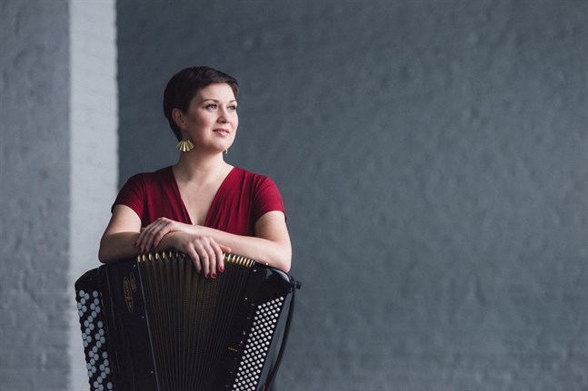 Teija Niku ser fram emot att medverka i Karleby Vinteraccordeon.