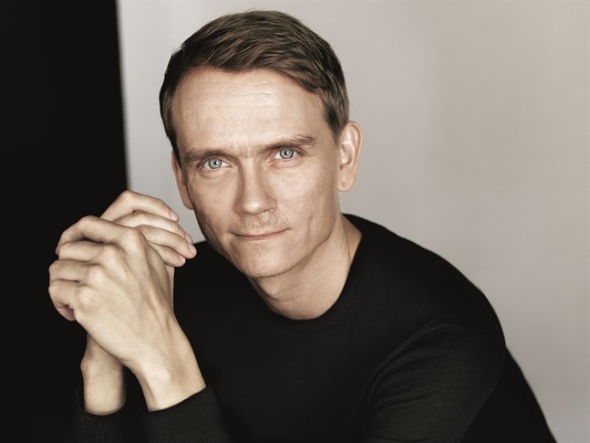 Jarkko Riihimäki är en finländsk pianist som bor i Berlin. Han är också mentalist.