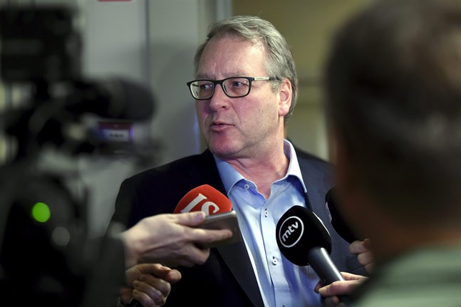 Då förhandlare bakar en tårta så blir det lite sand och lite grädde åt bägge parter. Det får vi nu godkänna och gå vidare med, konstaterade Pappersförbundets ordförande Petri Vanhala efter att parterna godkänt riksförlikningsmannens medlingsbud.